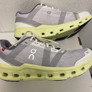 On Cloudgo women’s size 8